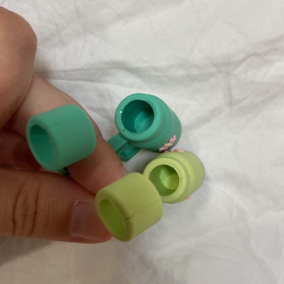 SHEIN green pack of 2 silicone straw cover cap for Stanley Cup. Straw toppers. - Picture 14 of 15